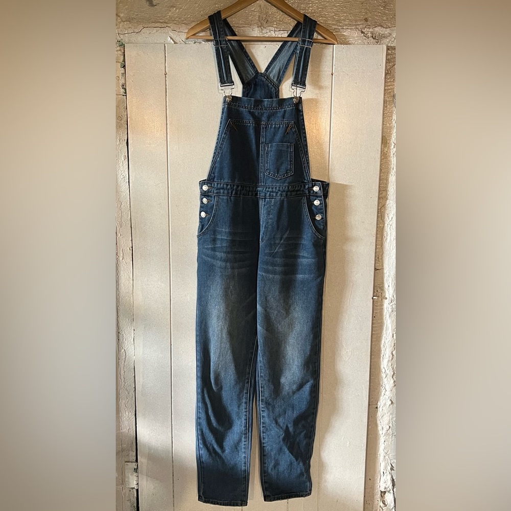 Size small women’s overalls. Comfy, casual, classic!